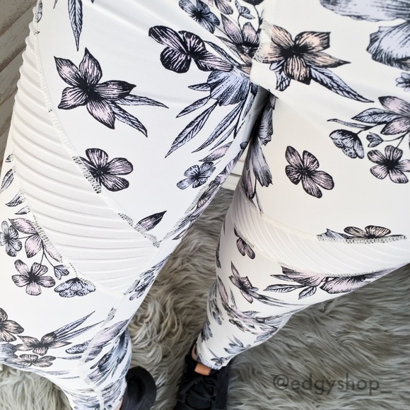 Hibiscus Ribbed Mesh Moto Legging - Picture 6 of 8